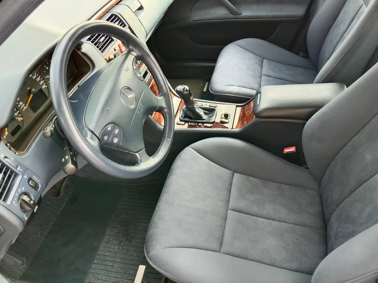 Mercedes-Benz E 200 Elegance, foto 9