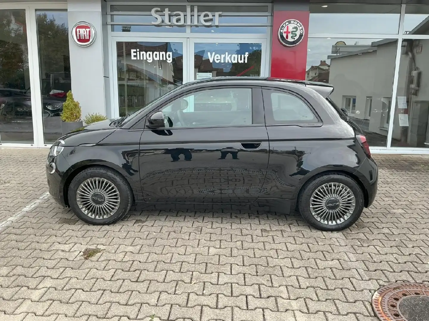 Fiat 500e 3+1 Icon Schwarz - 1