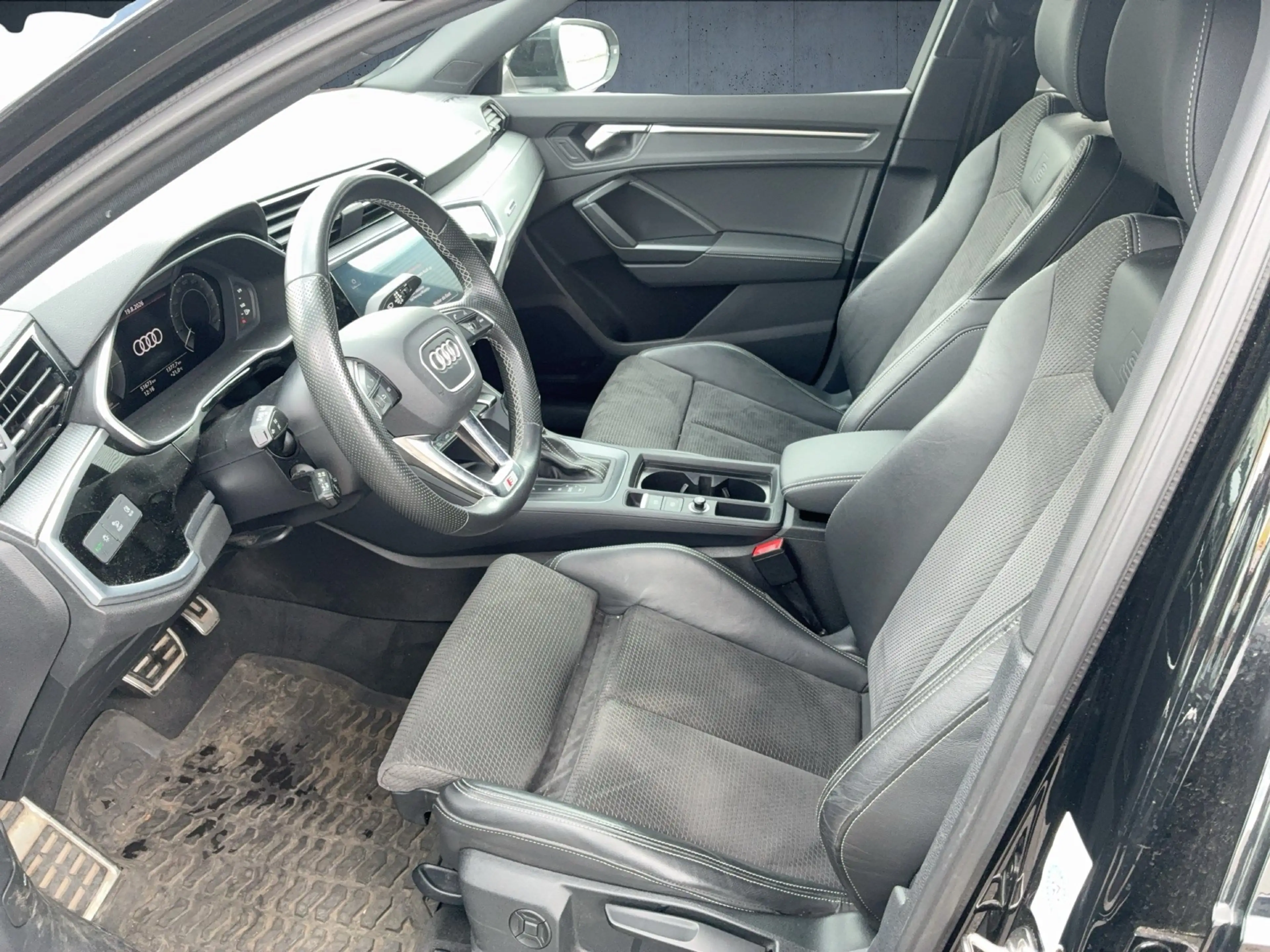Audi Q3 TFSI e 45 TFSI e 180(245) S tronic 2xKlima — photo 10