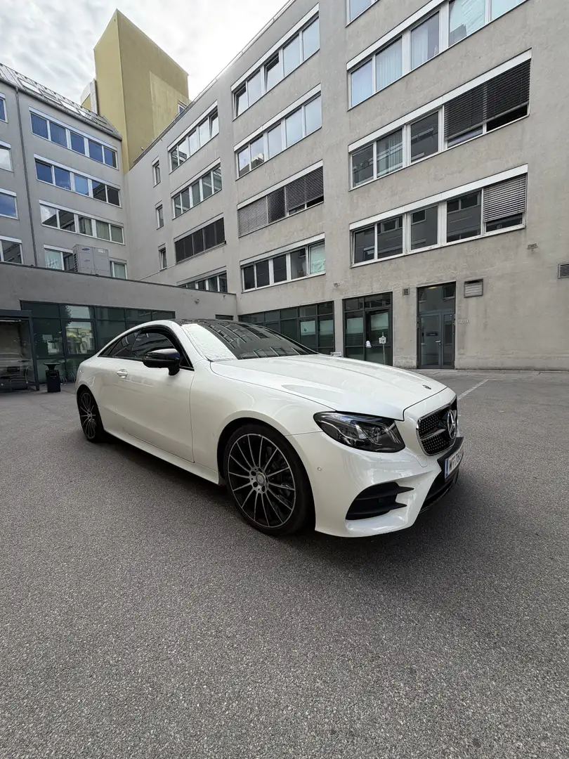 Mercedes-Benz E 220 d Aut. AMG line Weiß - 1