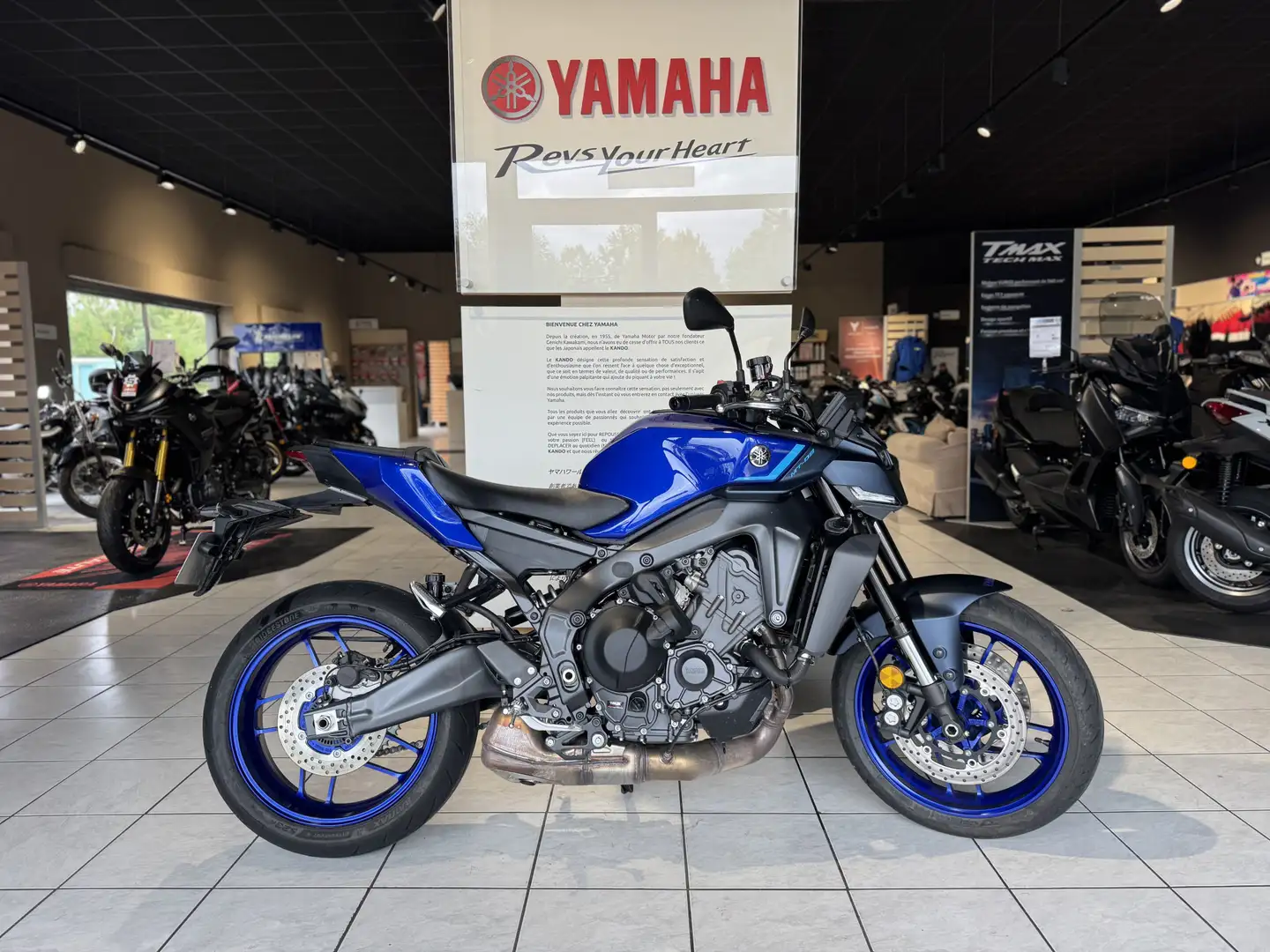 Yamaha MT-09 Blau - 1