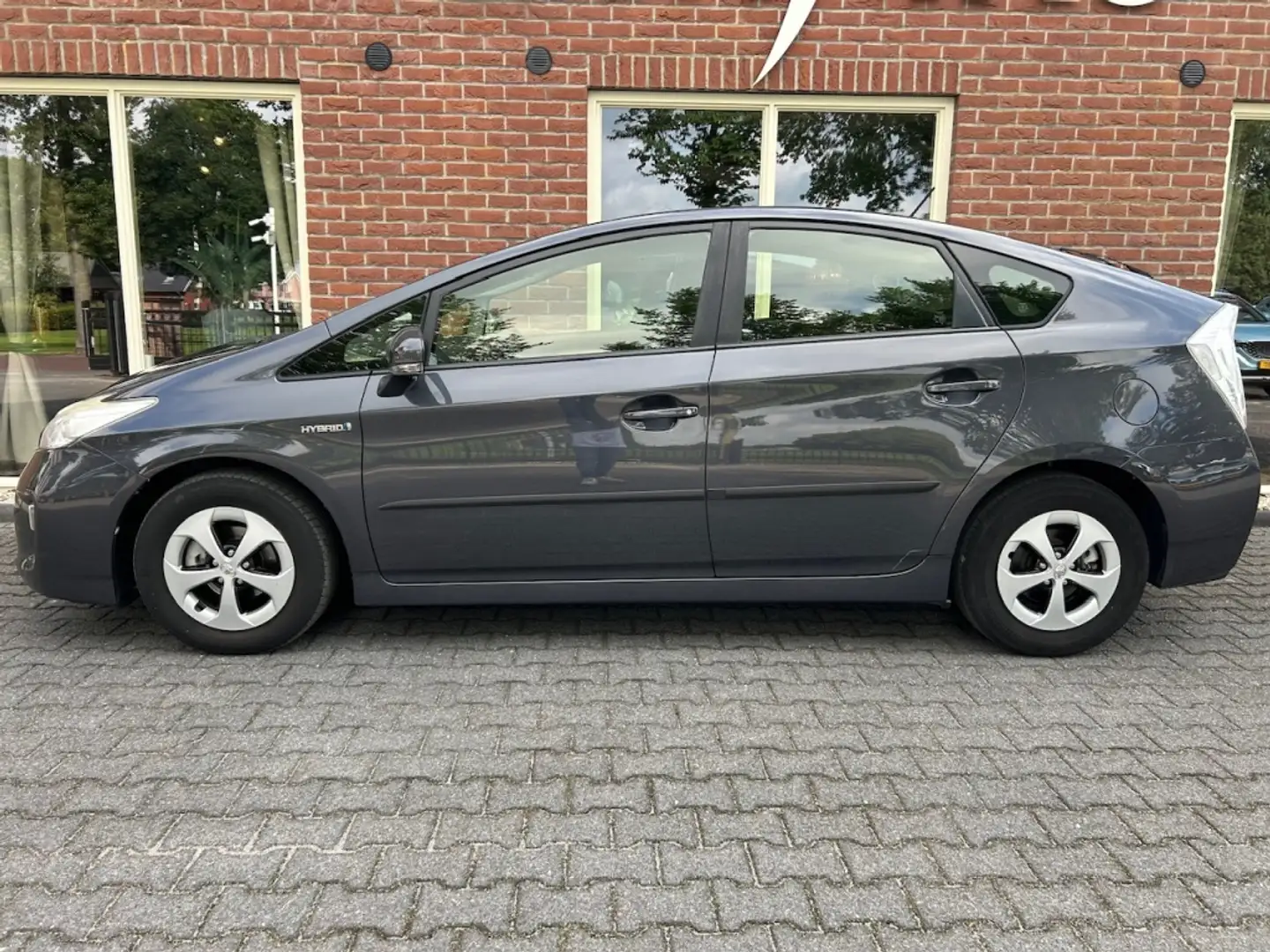 Toyota Prius 1.8 Comfort Top 5 ed HUD / CAMERA / NAVI / KOUDE A Grijs - 2