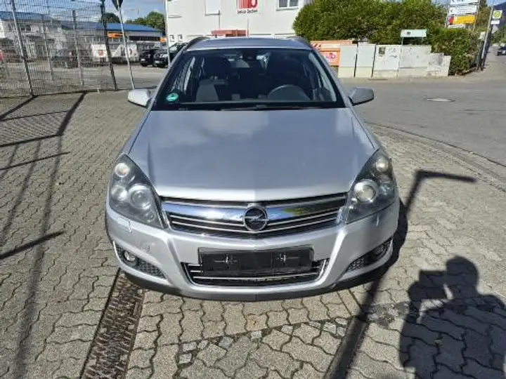 Opel Astra Astra 1.8 Caravan Automatik Gas und Benzin AHK Xenon