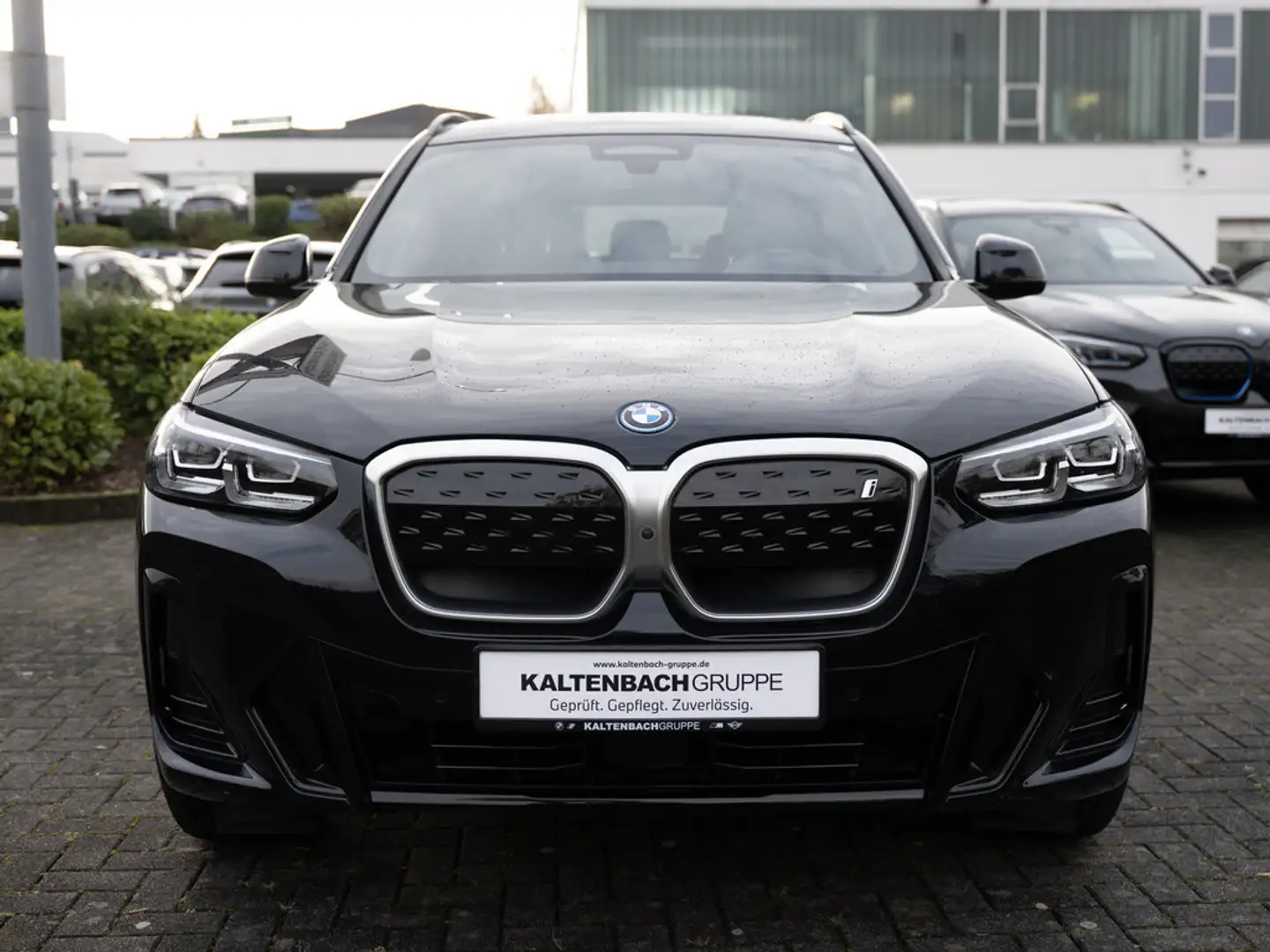 BMW iX3 Impressive FACEL. PANO 360° LED ACC W-LAN Schwarz - 2