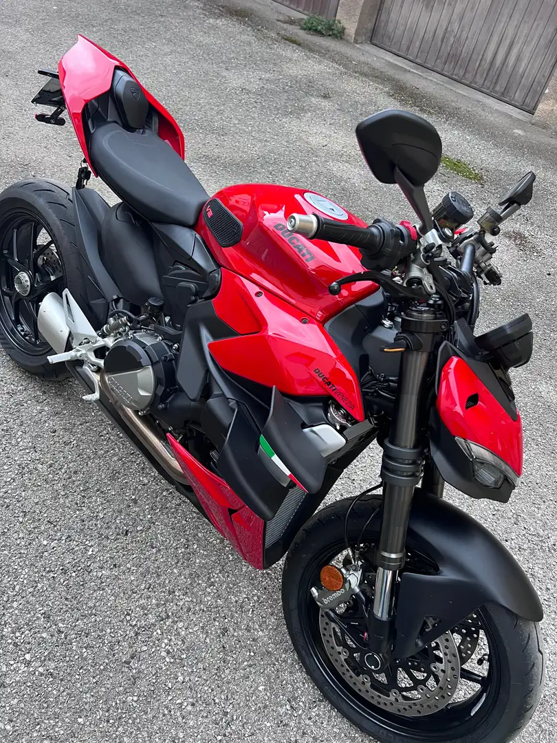 Ducati Streetfighter V2 - 1