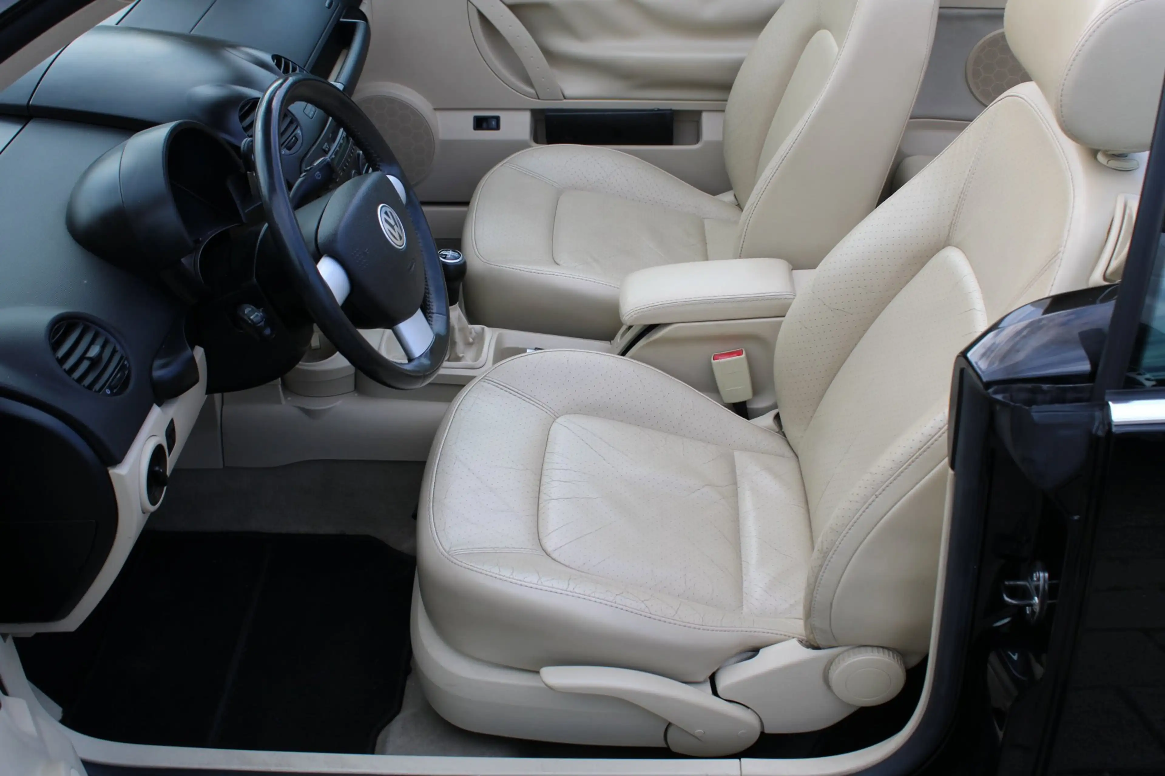 Volkswagen New Beetle Cabriolet 1.6 met Leder en Airco en elektrische Ka — photo 11