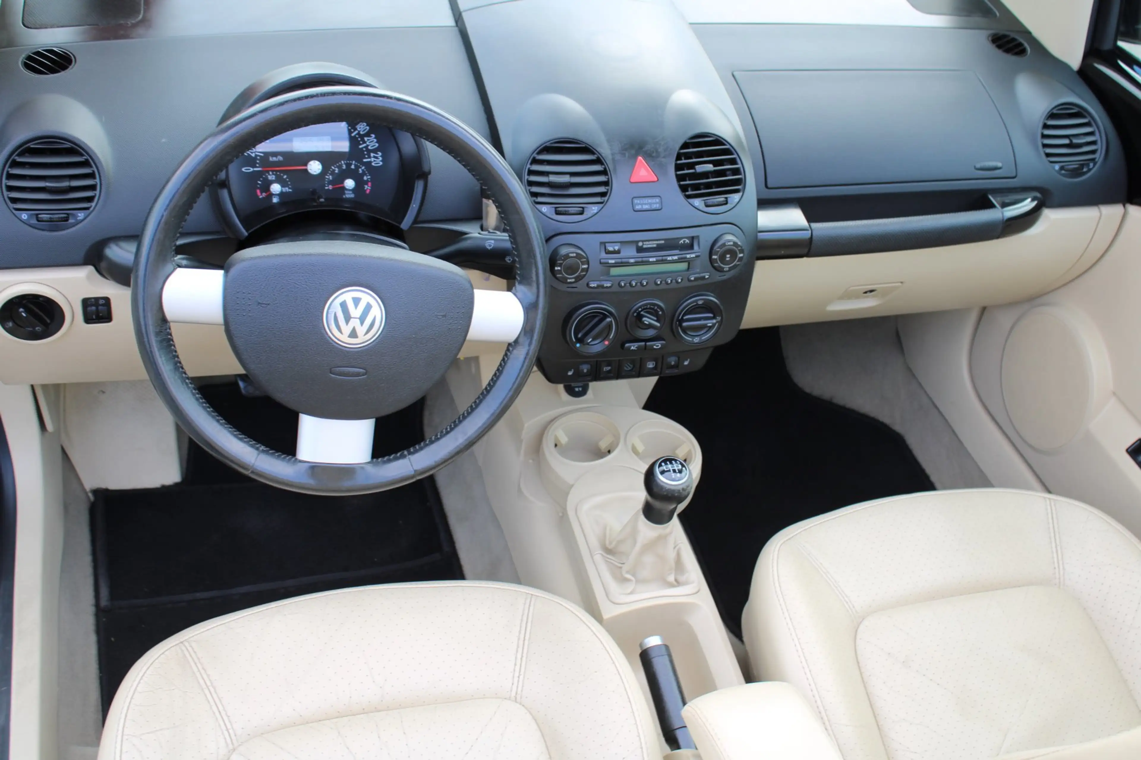 Volkswagen New Beetle Cabriolet 1.6 met Leder en Airco en elektrische Ka — photo 10