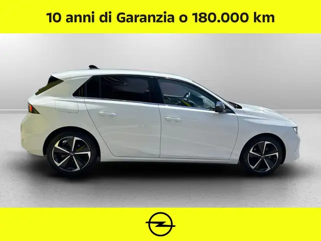 Opel Astra view 3
