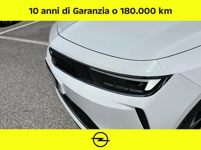 Opel Astra view 7