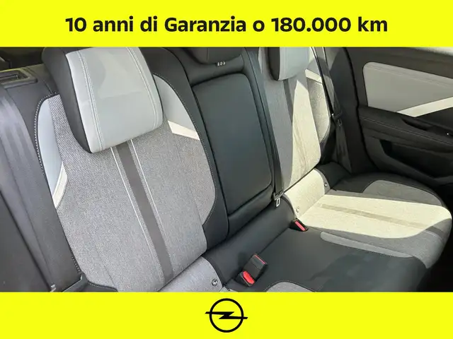 Opel Astra view 11