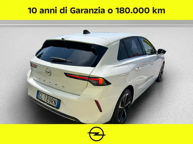 Opel Astra view 4
