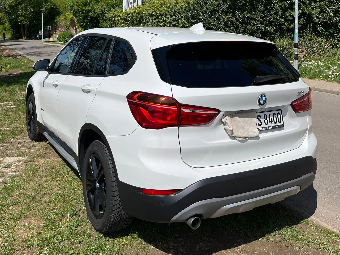 BMW X1 X1 sDrive18d Aut. xLine Weiß - 2