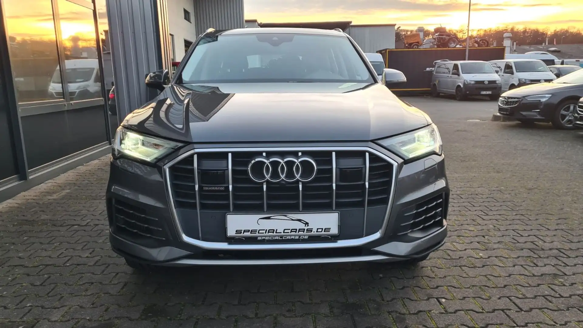 Audi Q7 55 TFSI - ASSISTS - MEMORY - PANO - Grau - 2