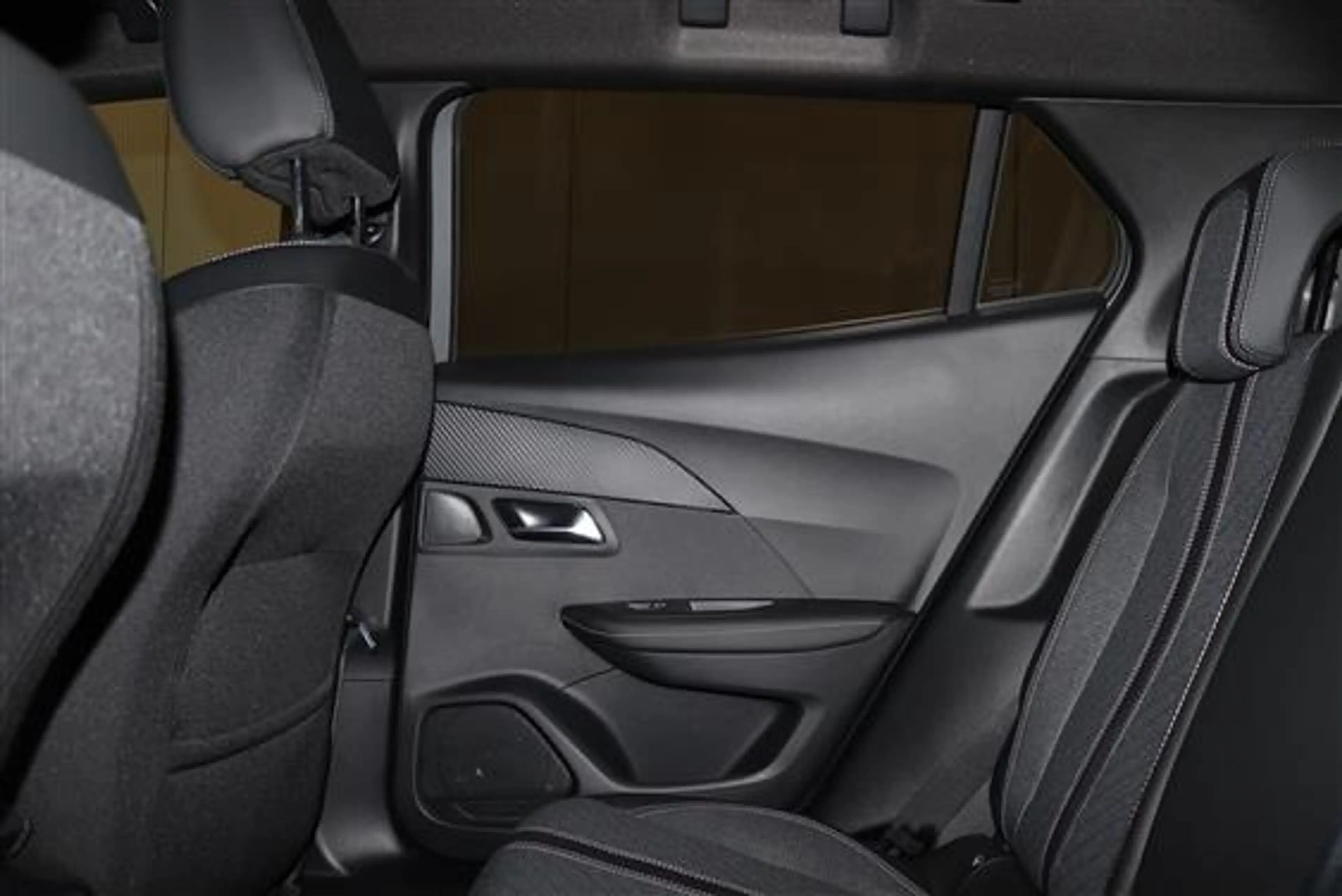 Peugeot 2008 1.2 T ALLURE automaat — photo 7