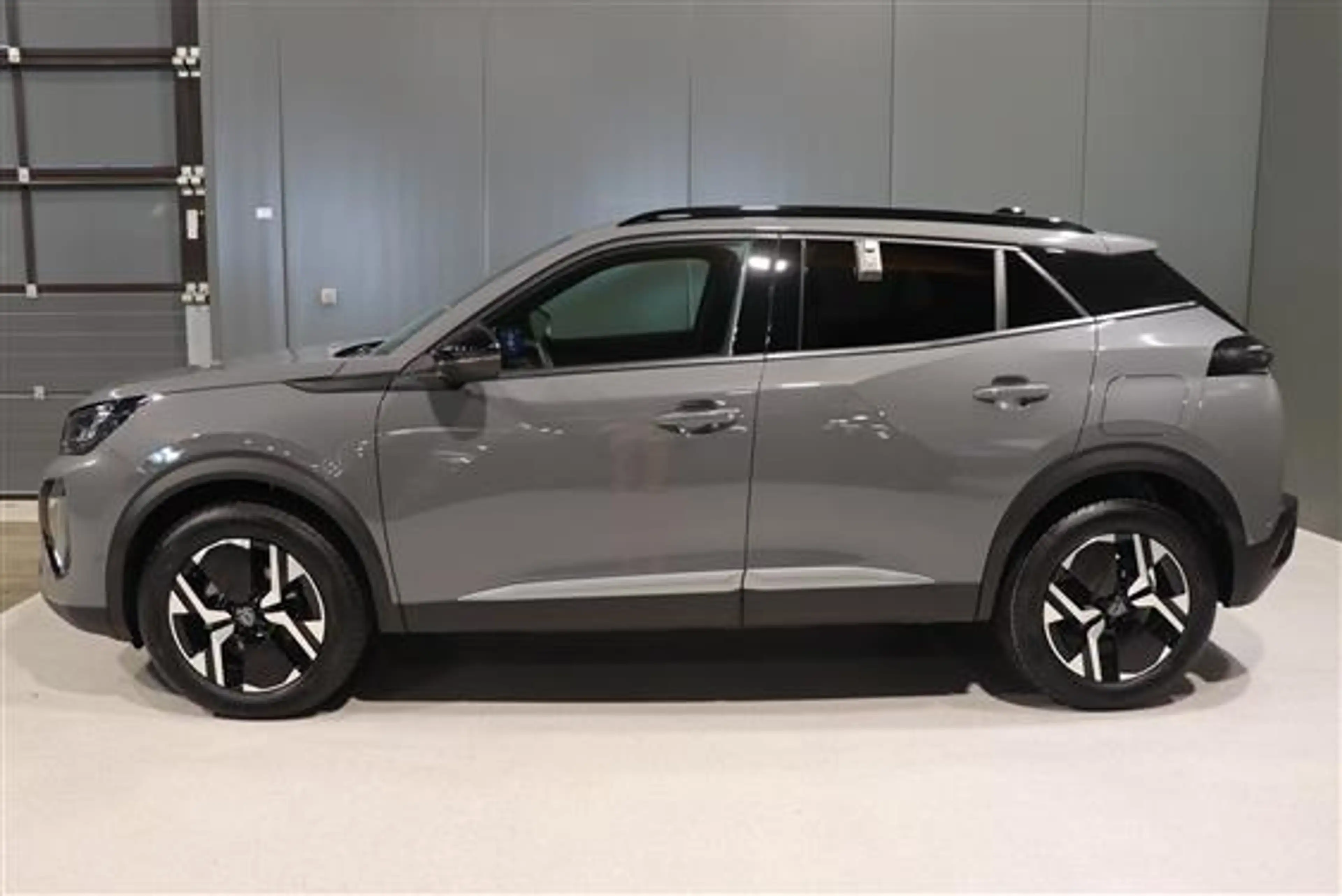 Peugeot 2008 1.2 T ALLURE automaat — photo 3