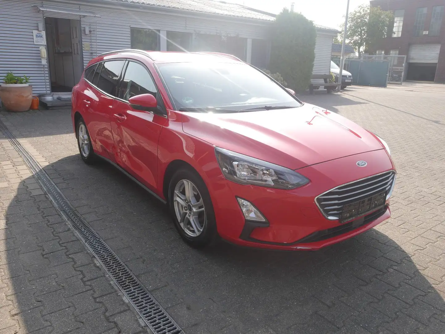 Ford Focus Turnier 1.0 EcoBoost Cool & Connect LED Rot - 1