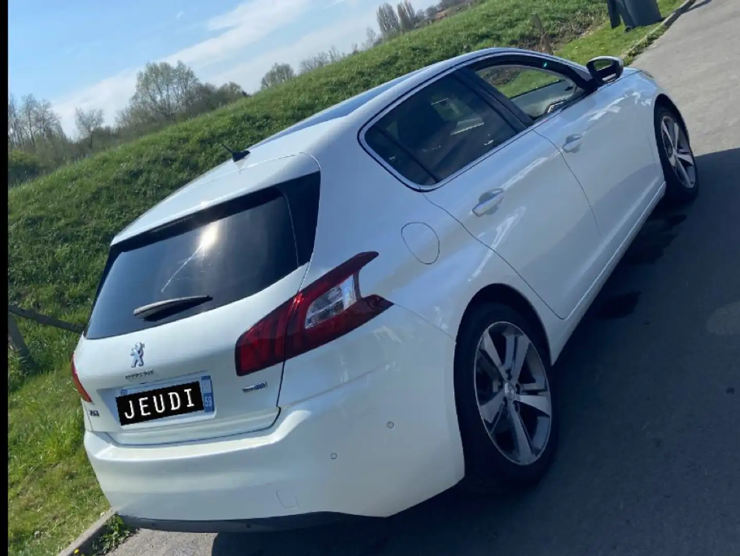 Peugeot 308 308 1.6 e-HDi 115ch FAP BVM6 Féline Blanc - 2