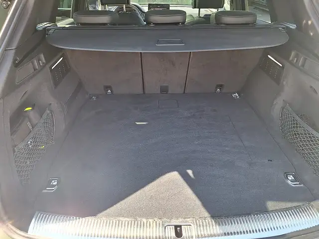 Audi Q5 view 11