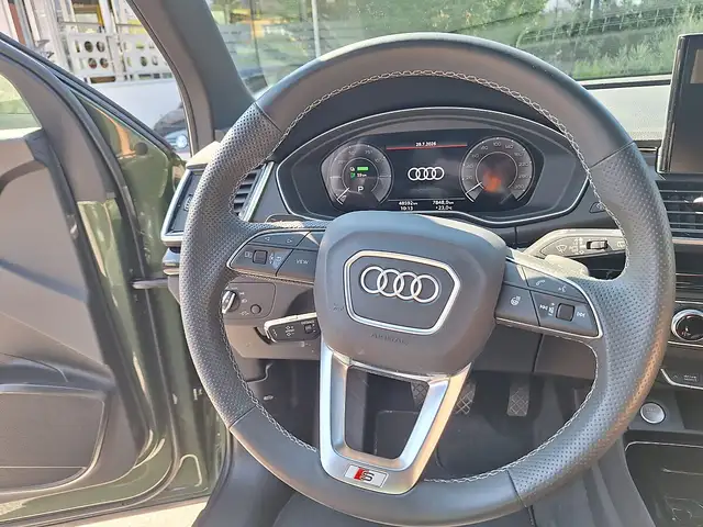 Audi Q5 view 13