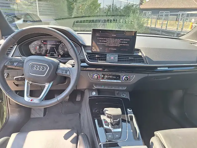 Audi Q5 view 12