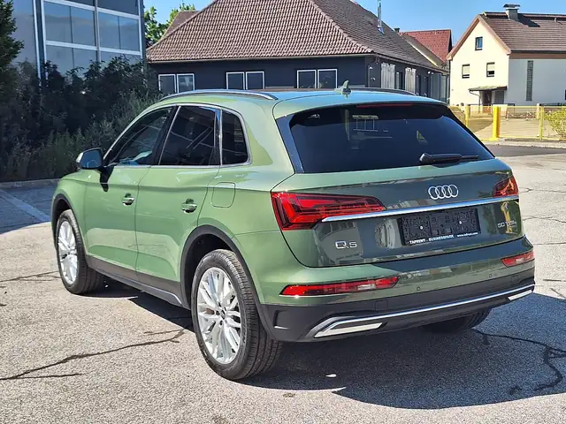 Audi Q5 view 9