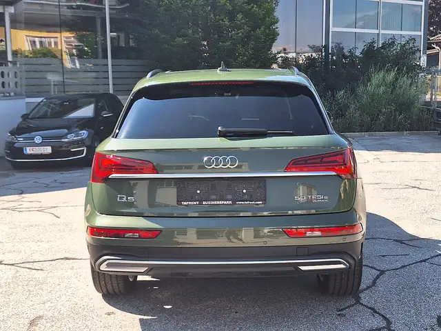 Audi Q5 view 10