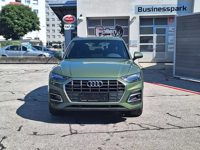Audi Q5 view 3