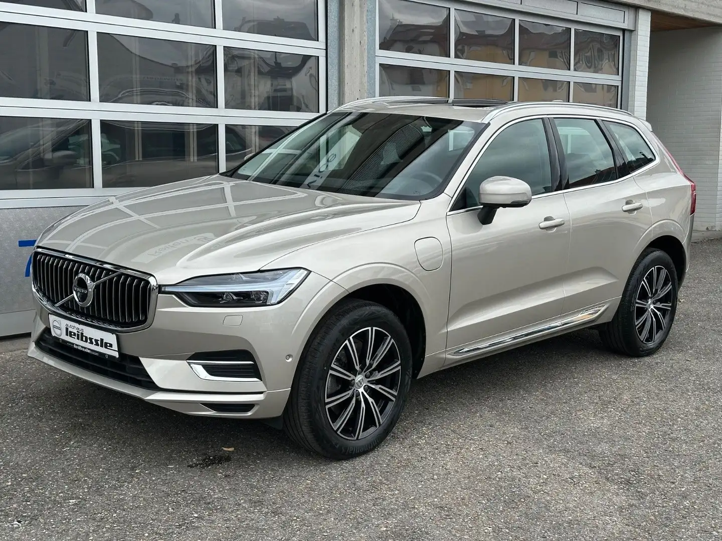 Volvo XC60 T6 AWD Inscription Plug-In Hybrid Silber - 1