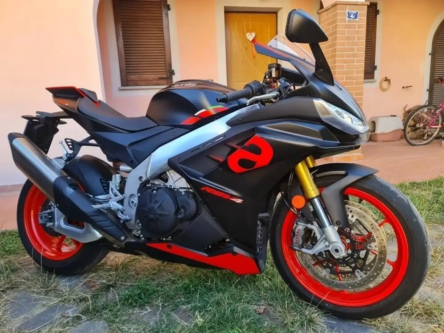Aprilia RSV4 Nero - 1