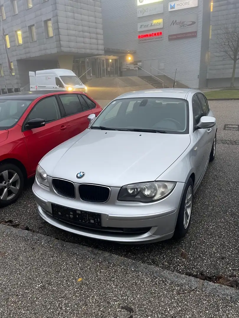 BMW 118 116i Silber - 2