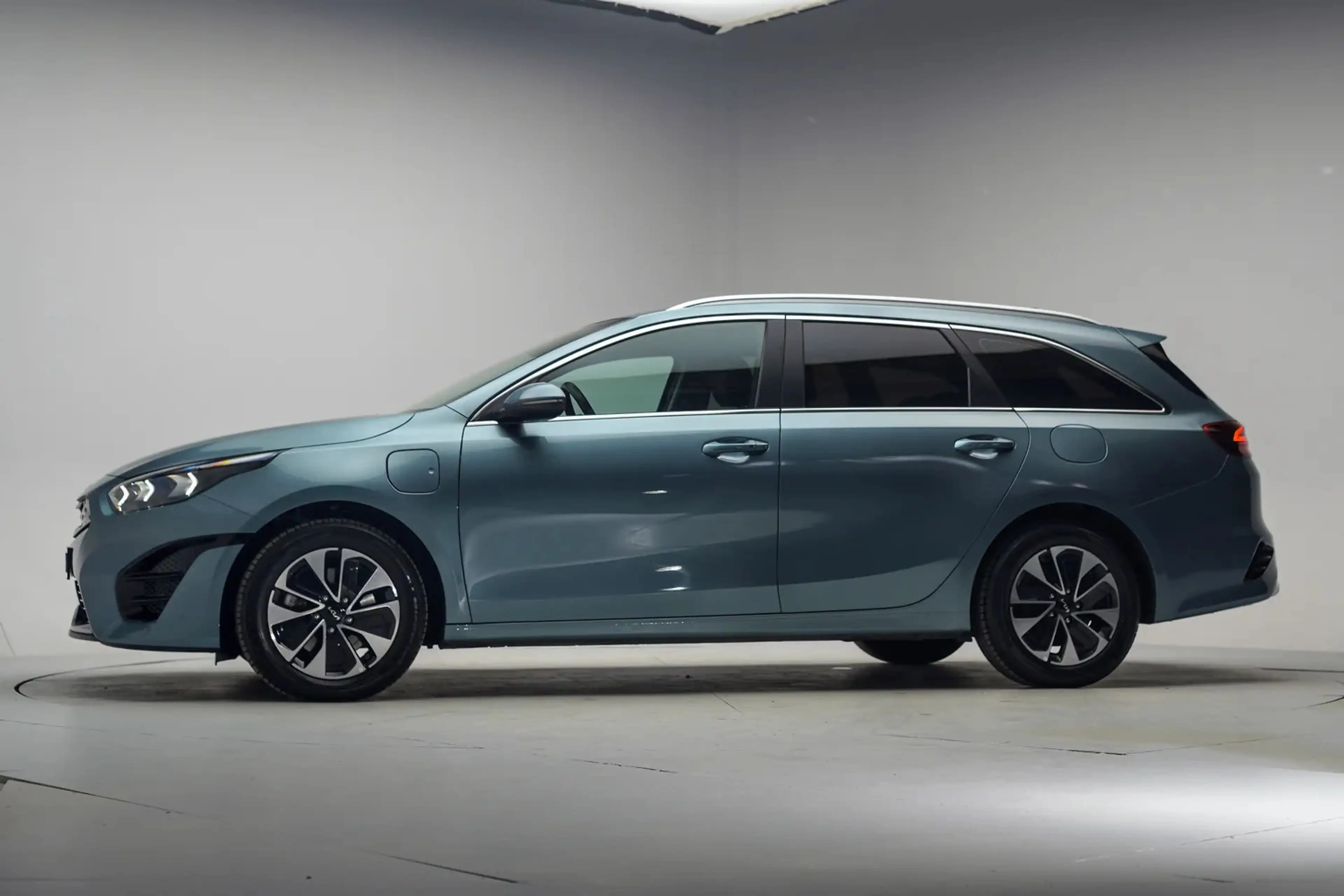 Kia Ceed SW / cee'd SW Sportswagon 1.6 GDI PHEV DynamicLine [ LED Android — photo 2