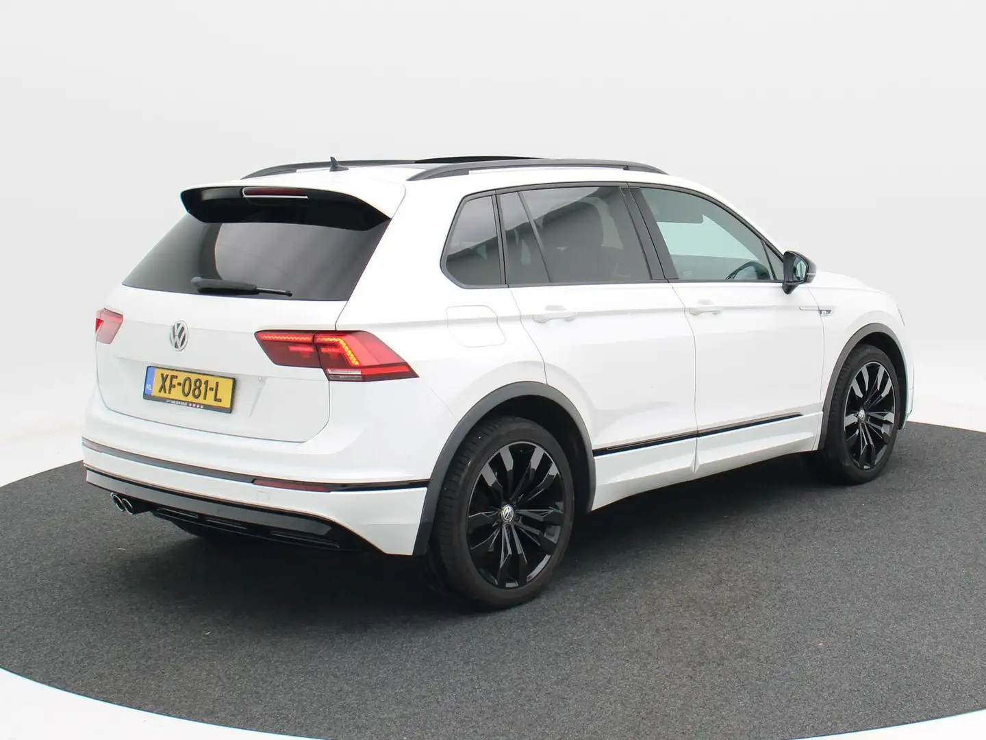 Volkswagen Tiguan 1.5 TSi 150 Pk Automaat R-Line | Black Style | Pan Blanc - 2