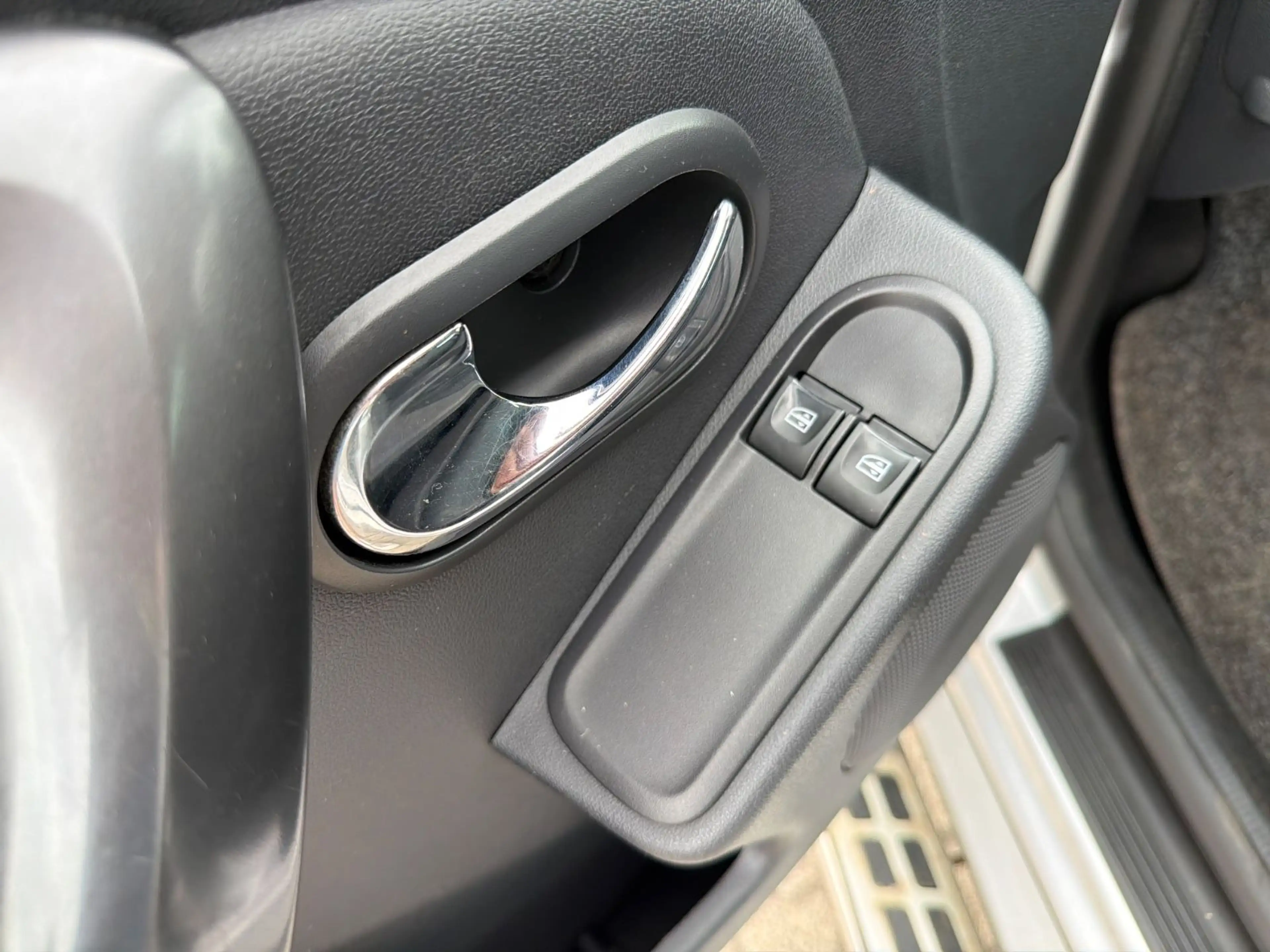 Dacia Duster I Laureate 4x2 — photo 14