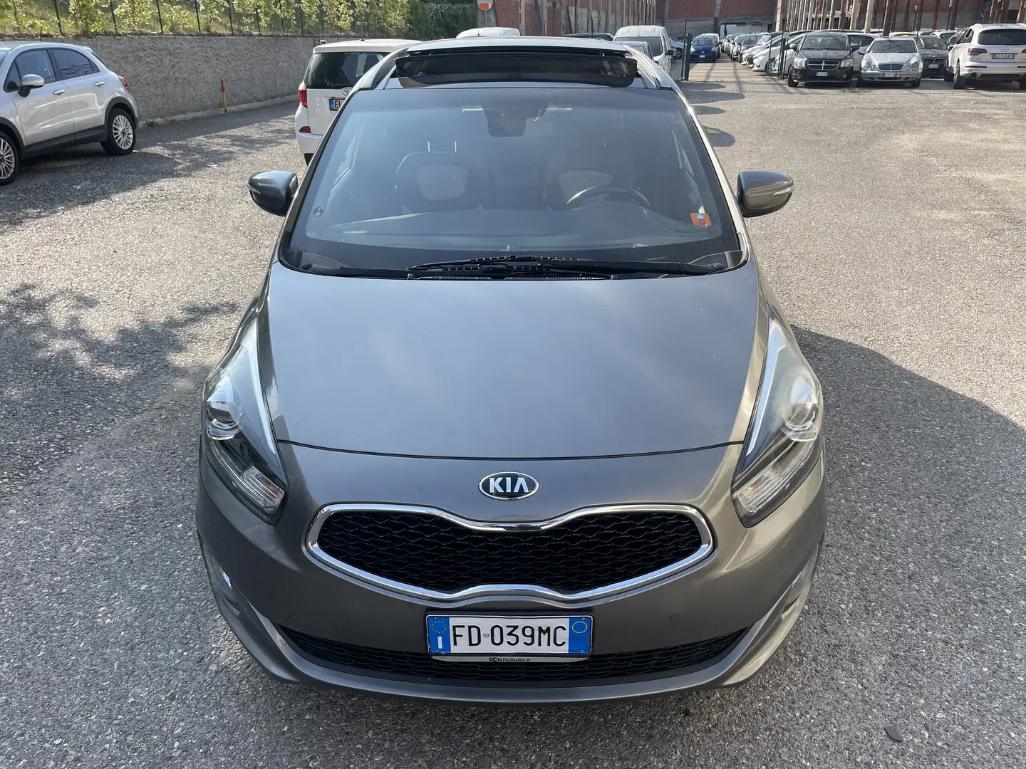 Kia Carens motori fuso - 1