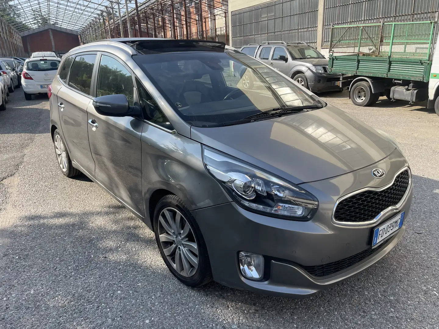 Kia Carens motori fuso - 2