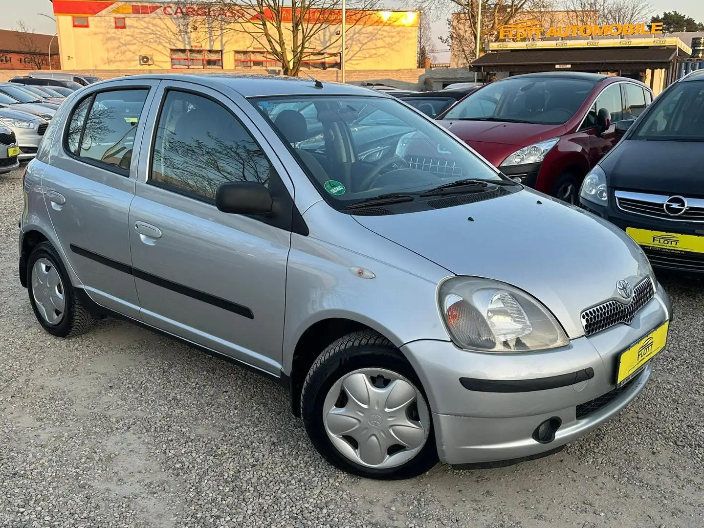 Toyota Yaris 1.3 linea sol*Klima*62TKM*TÜV NEU Argent - 1