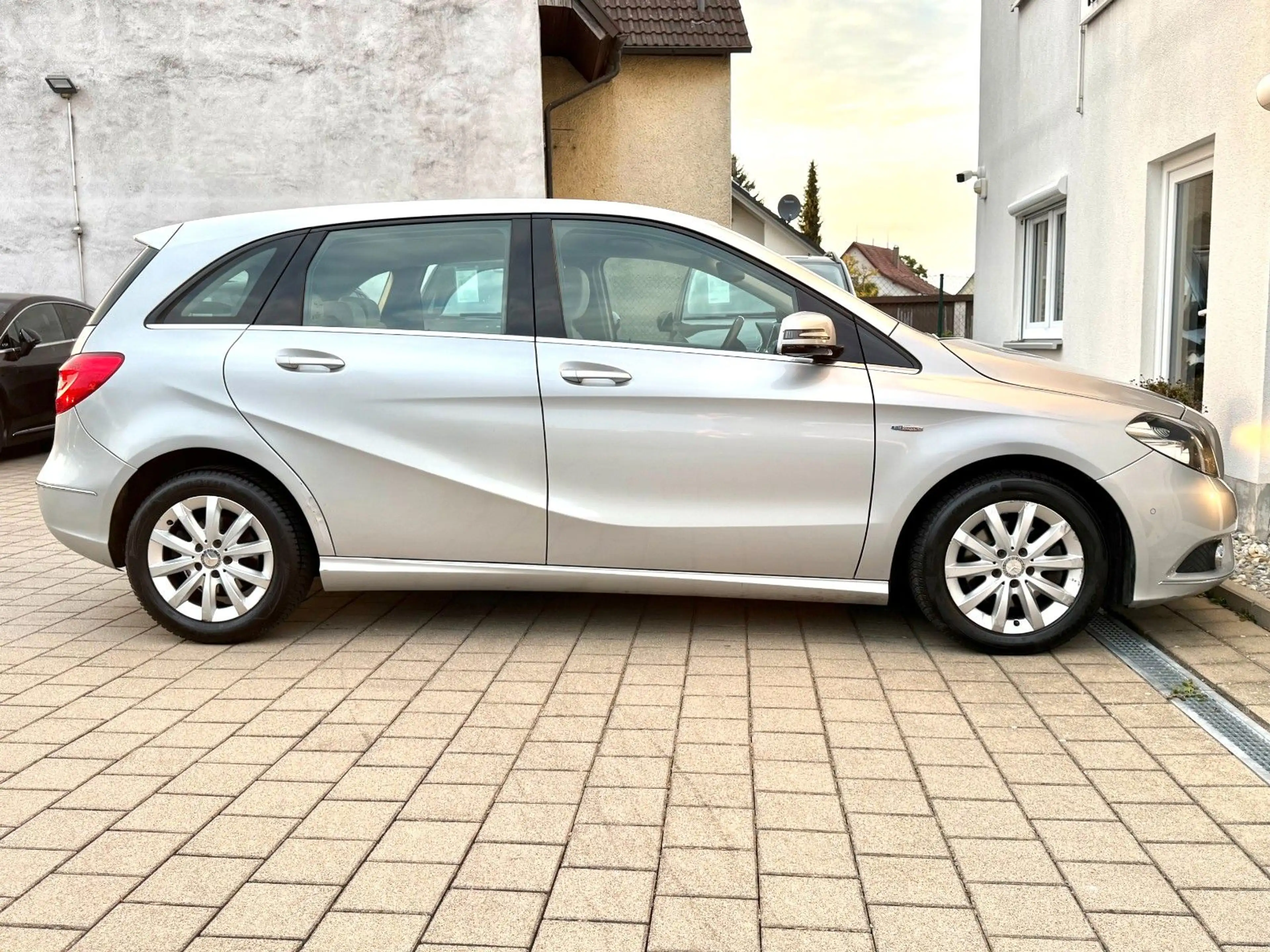 Mercedes-Benz B 200 STYLE*KLIMA*PDC*TEMPOMAT* — photo 22