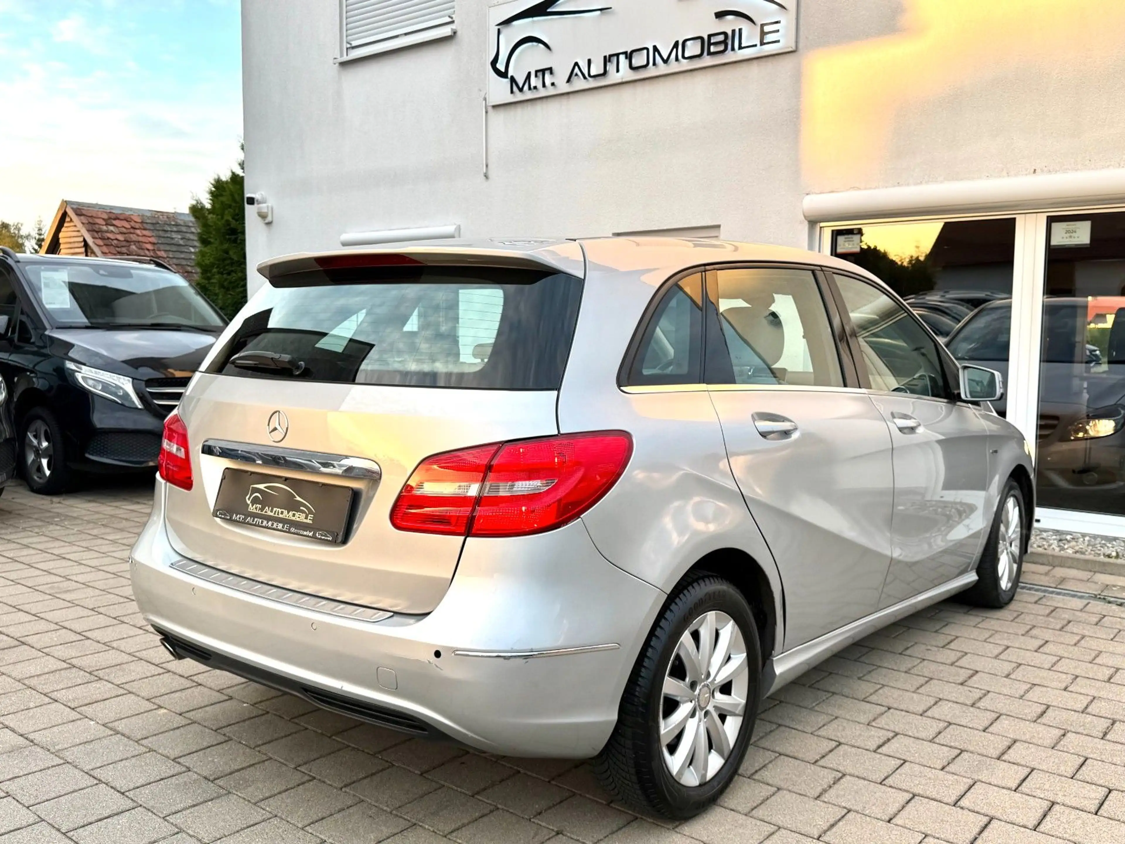 Mercedes-Benz B 200 STYLE*KLIMA*PDC*TEMPOMAT* — photo 20
