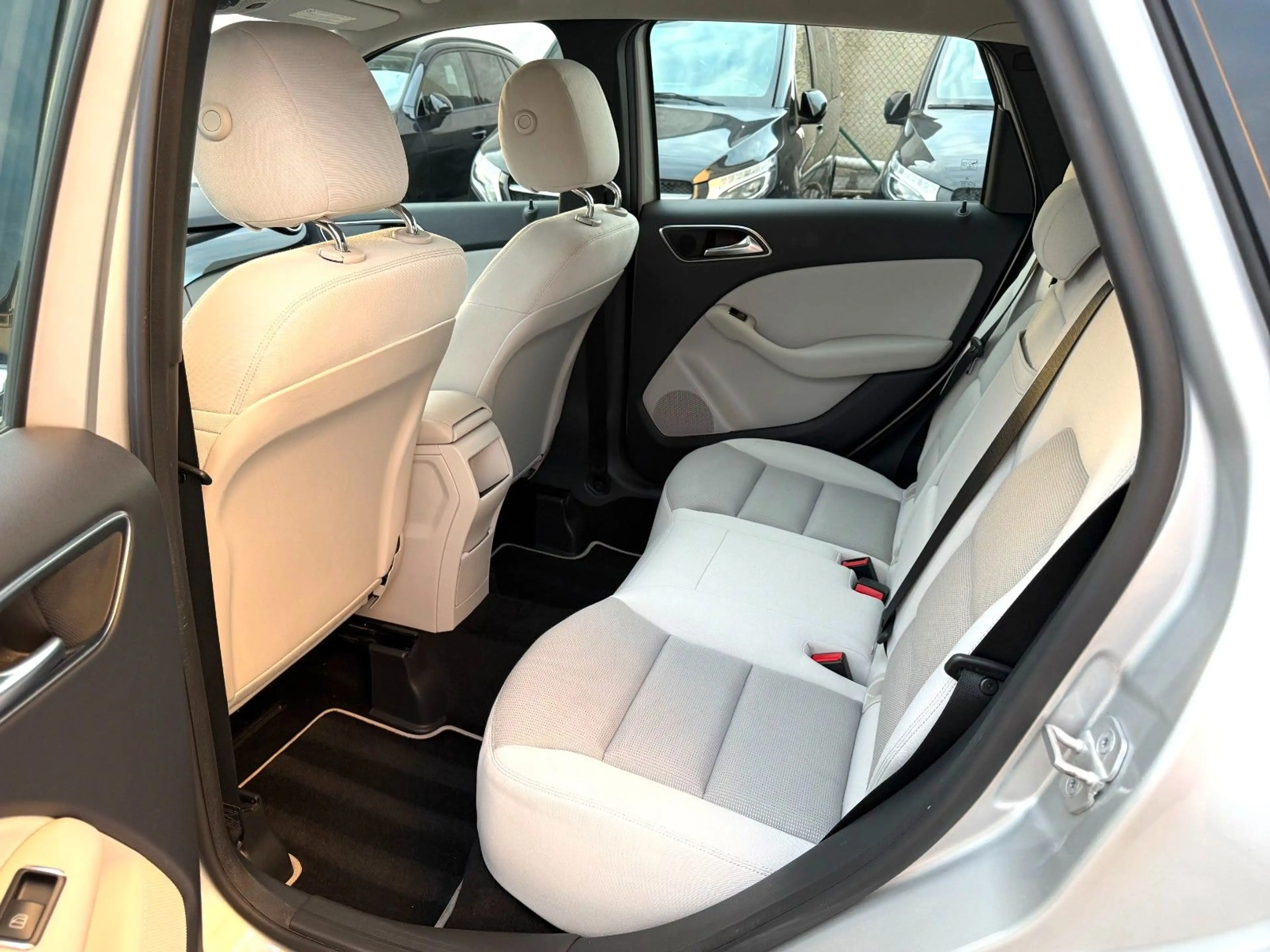 Mercedes-Benz B 200 STYLE*KLIMA*PDC*TEMPOMAT* — photo 15