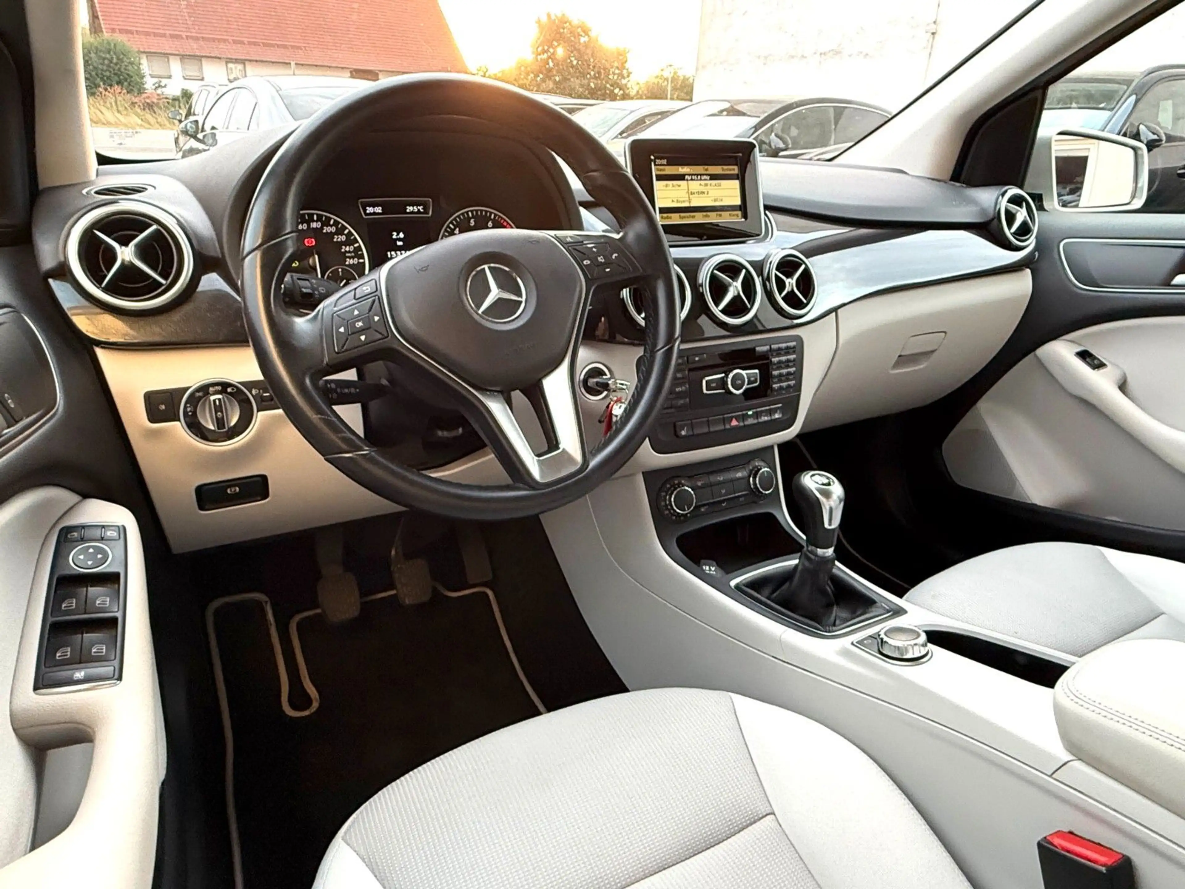 Mercedes-Benz B 200 STYLE*KLIMA*PDC*TEMPOMAT* — photo 9