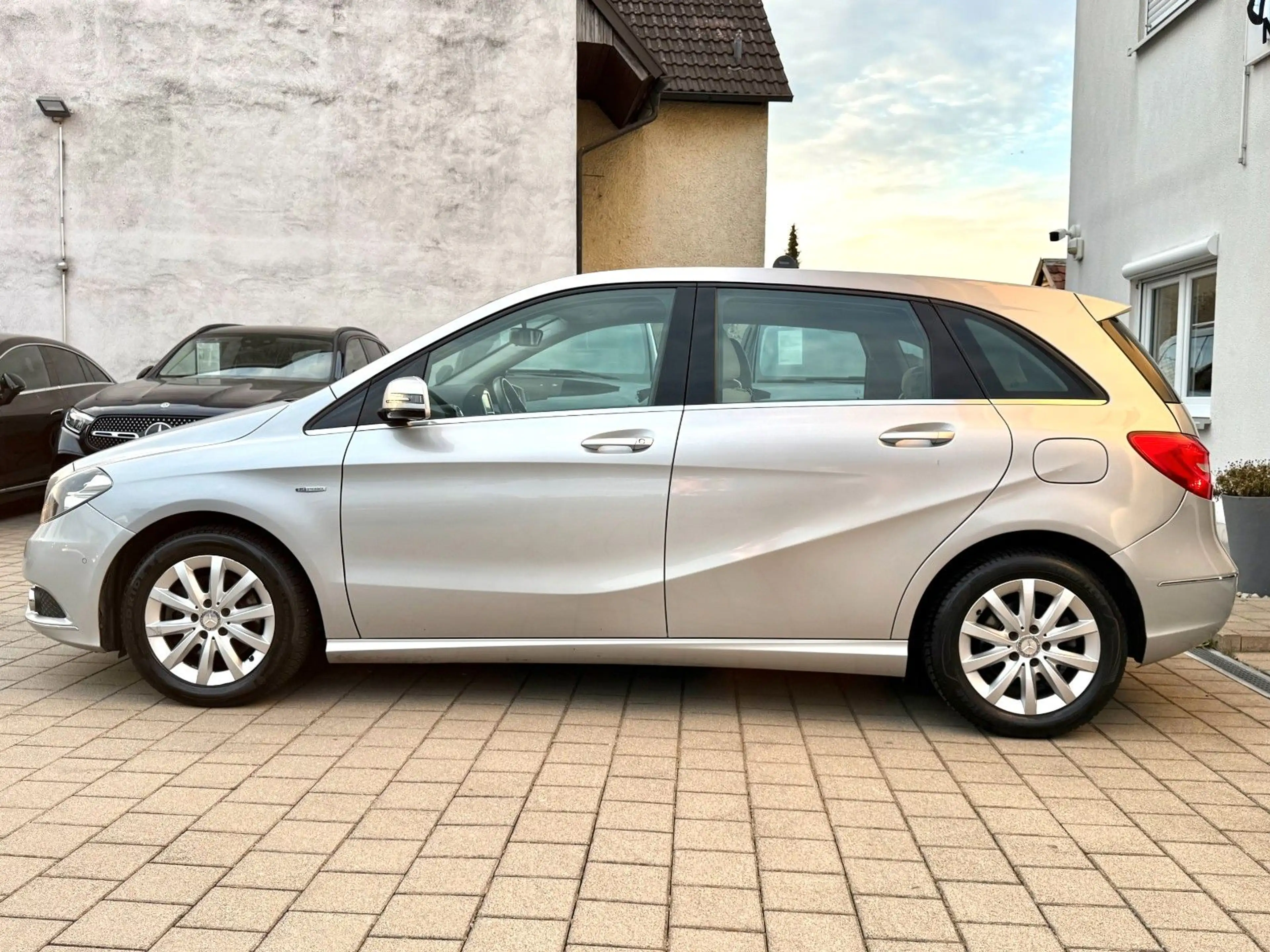 Mercedes-Benz B 200 STYLE*KLIMA*PDC*TEMPOMAT* — photo 2