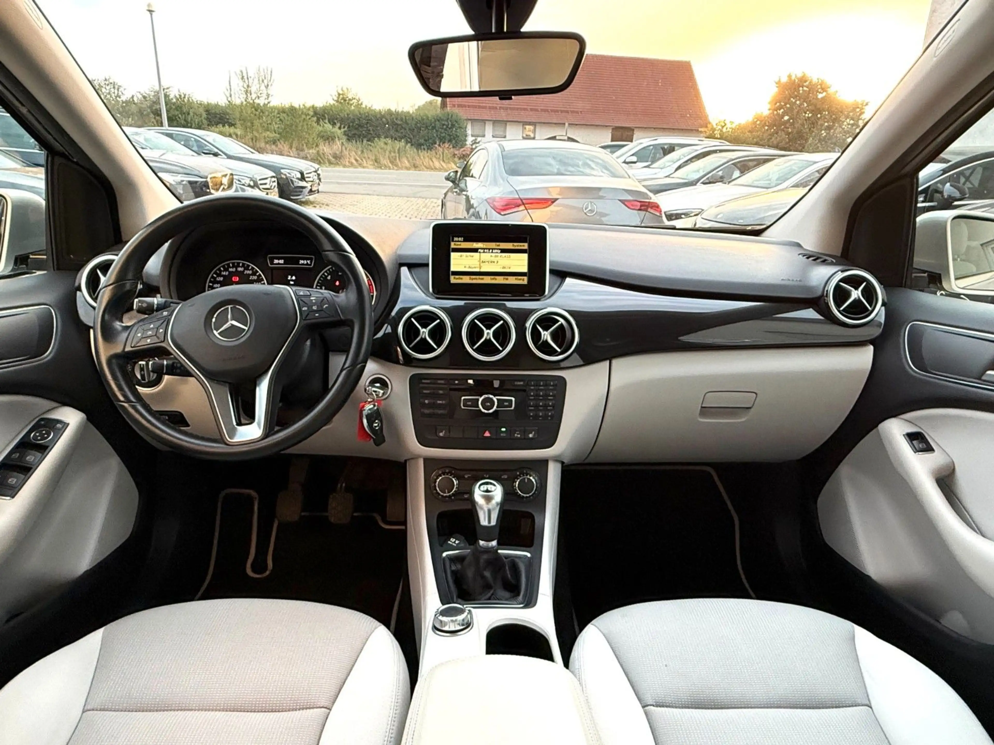 Mercedes-Benz B 200 STYLE*KLIMA*PDC*TEMPOMAT* — photo 10