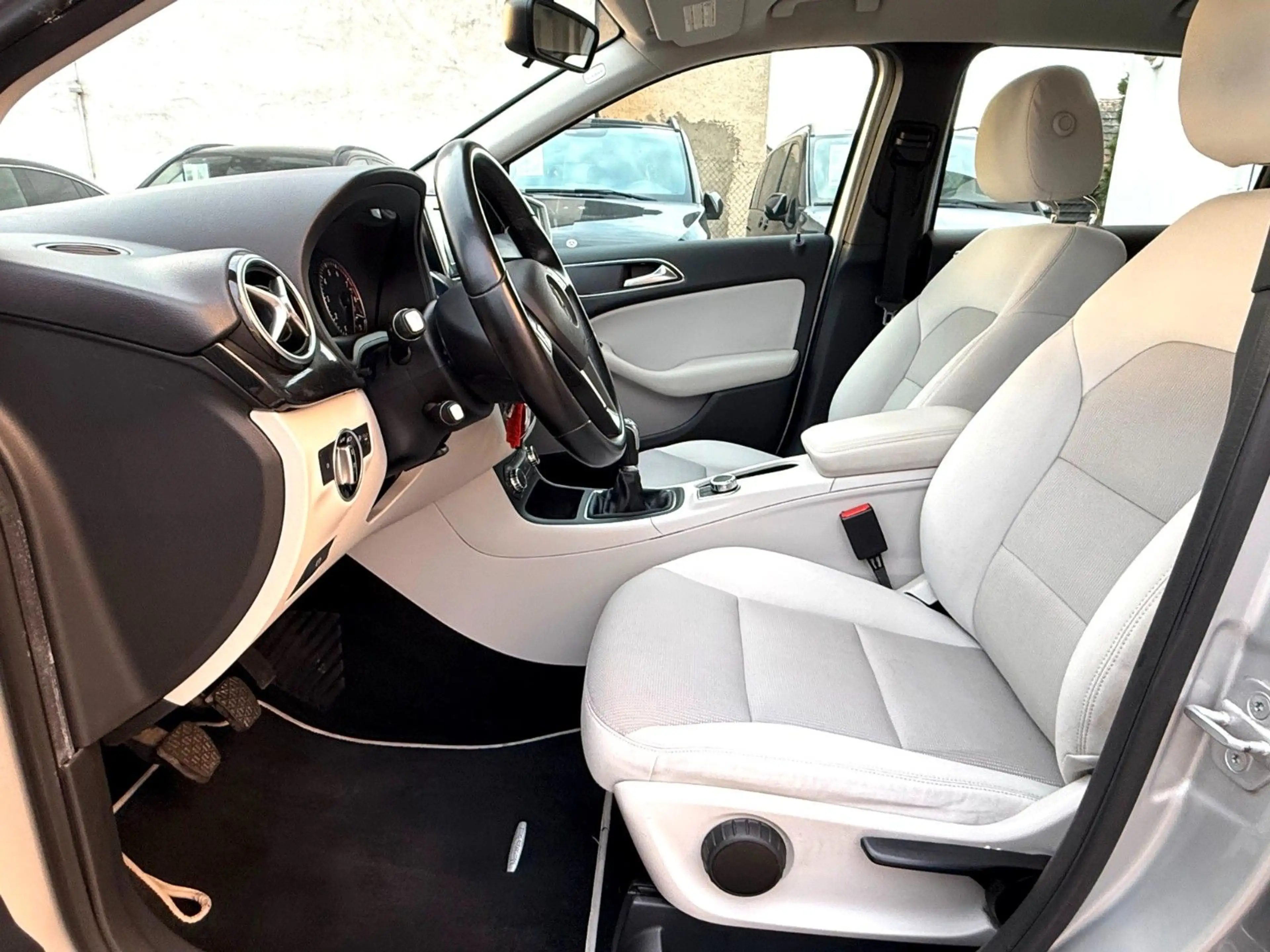 Mercedes-Benz B 200 STYLE*KLIMA*PDC*TEMPOMAT* — photo 11