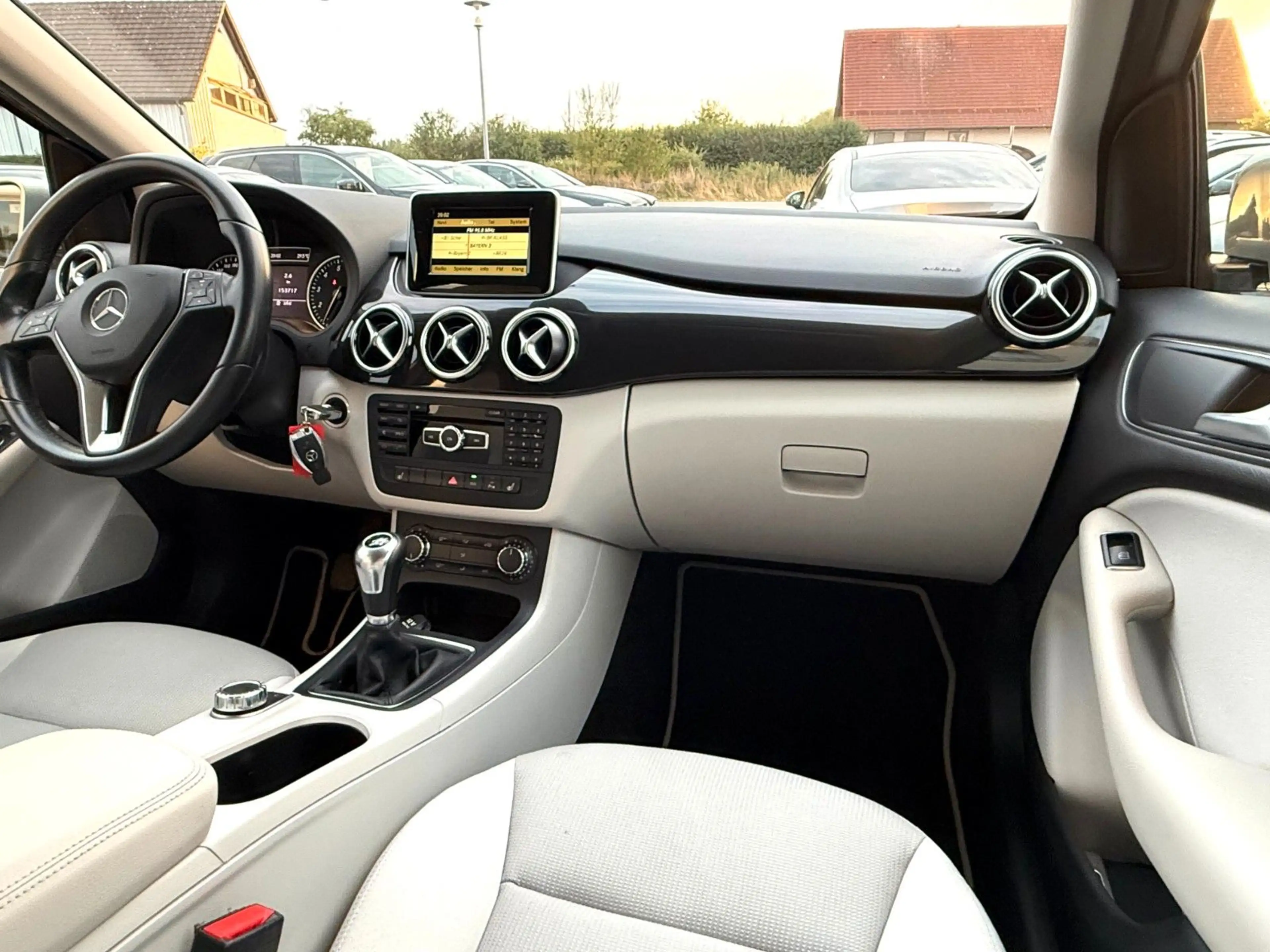 Mercedes-Benz B 200 STYLE*KLIMA*PDC*TEMPOMAT* — photo 8