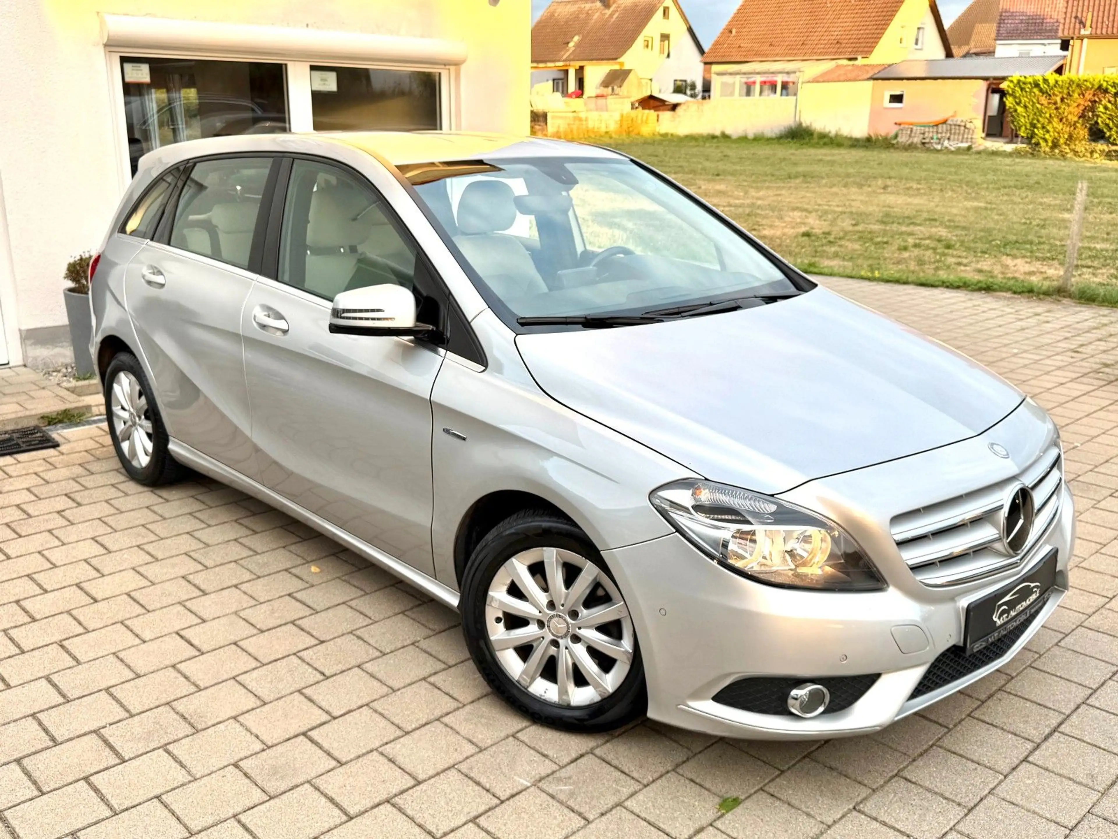 Mercedes-Benz B 200 STYLE*KLIMA*PDC*TEMPOMAT* — photo 4
