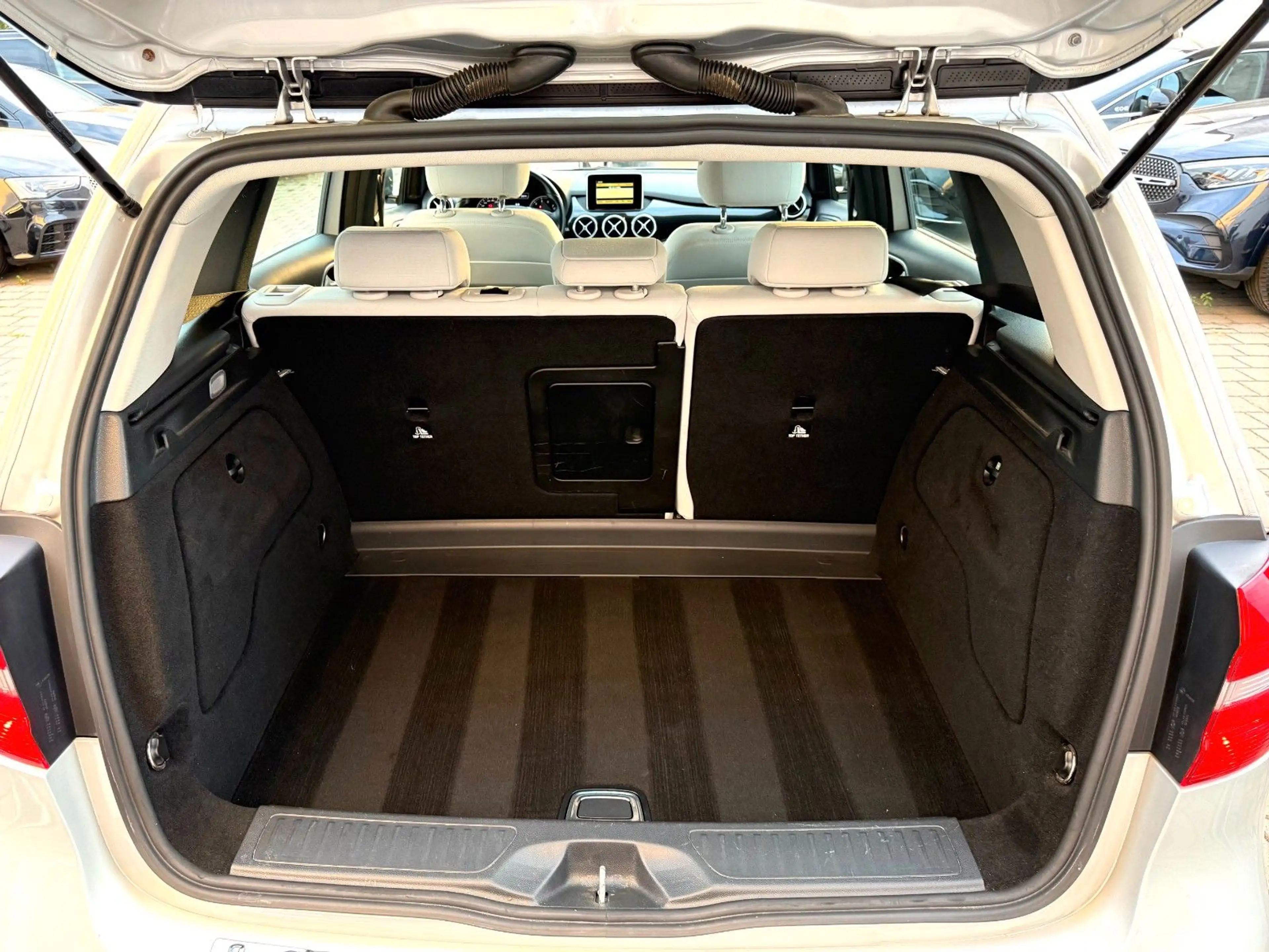 Mercedes-Benz B 200 STYLE*KLIMA*PDC*TEMPOMAT* — photo 17