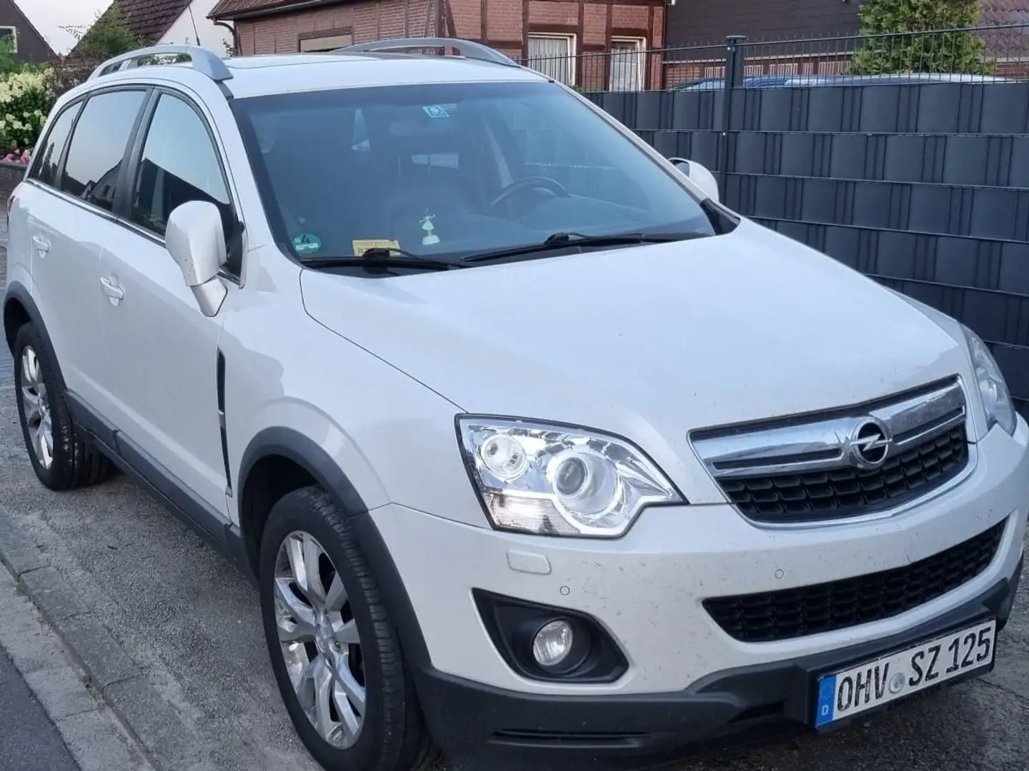 Opel Antara Neues Modell, 2.0 Liter, 8 Fach bereift Weiß - 1