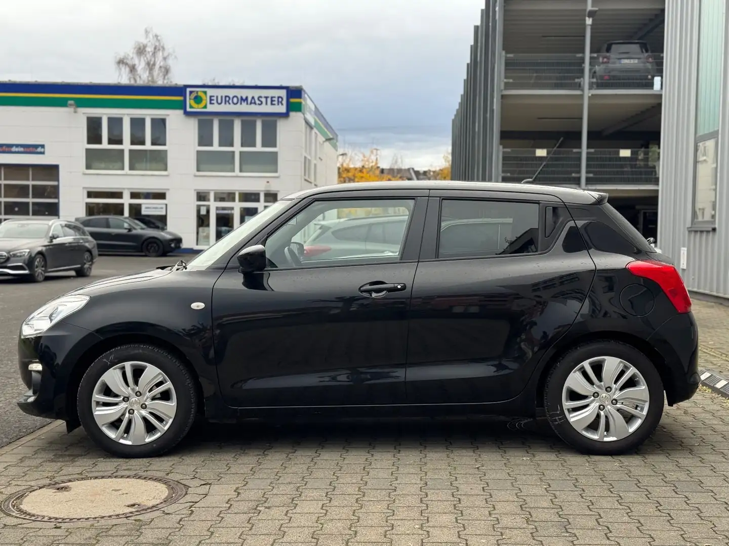 Suzuki Swift 1.2 Comfort Kamera Carplay Alu Navi Schwarz - 1