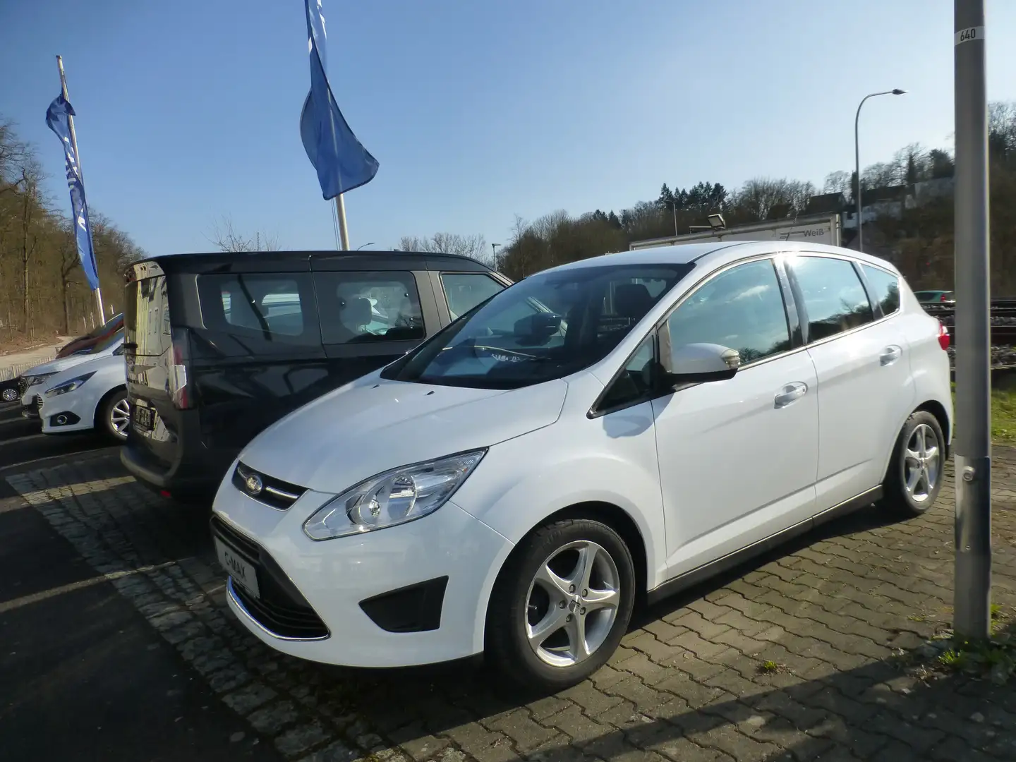 Ford C-Max Trend_AHK_ Bílá - 1