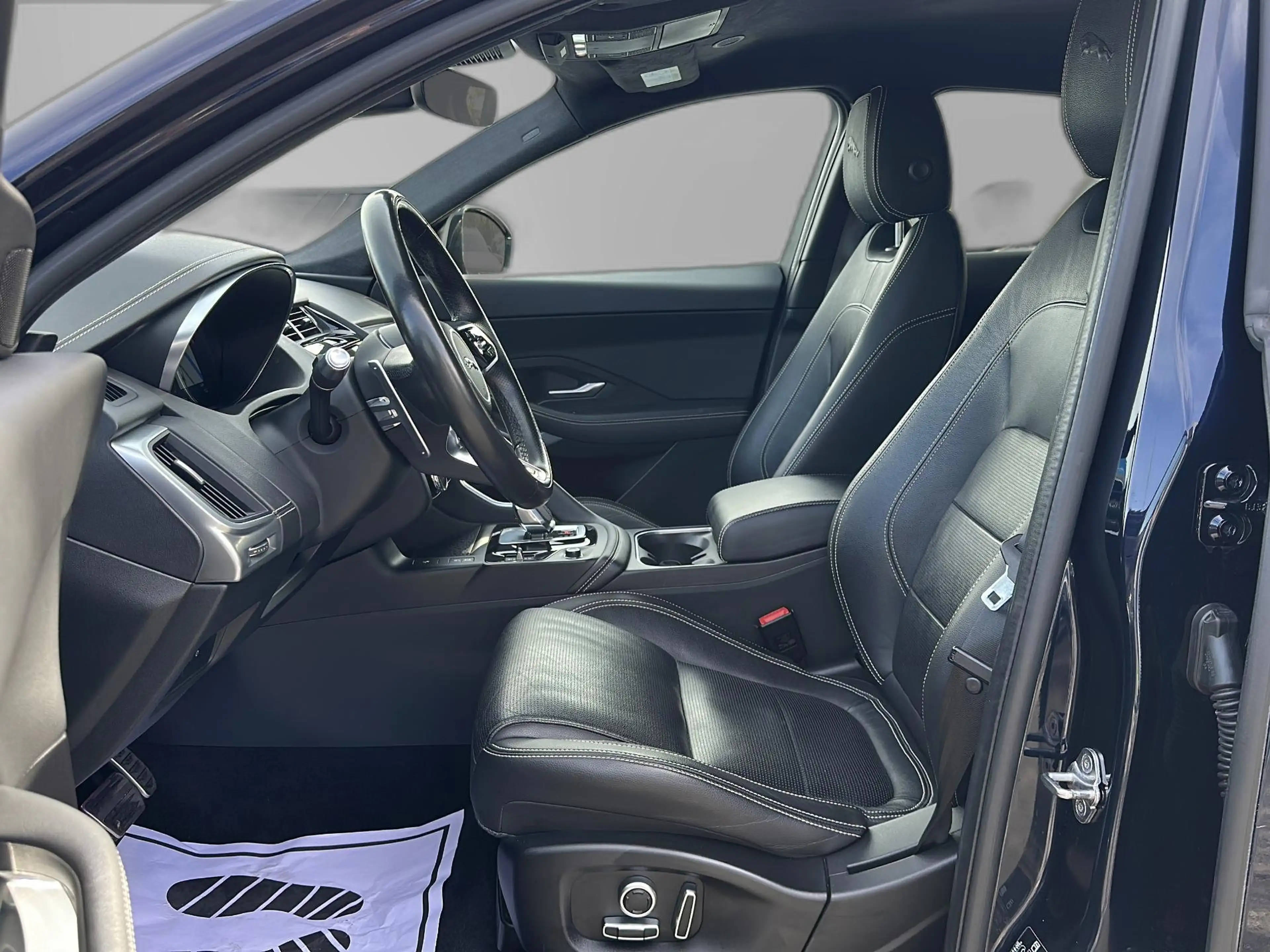 Jaguar E-Pace *R-Dynamic*AWD*360Kam*Black*Leder*AHK*AlcanHimmel* — photo 9